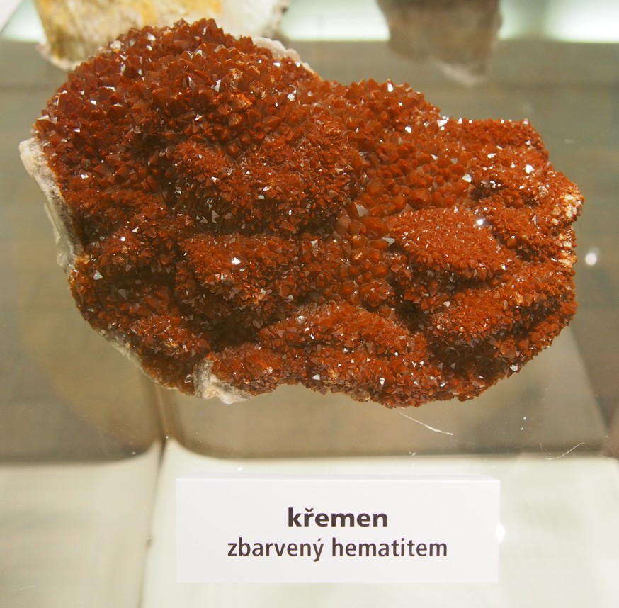 VELKÁ DRÚZA ČERVENÉHO KŘEMENE