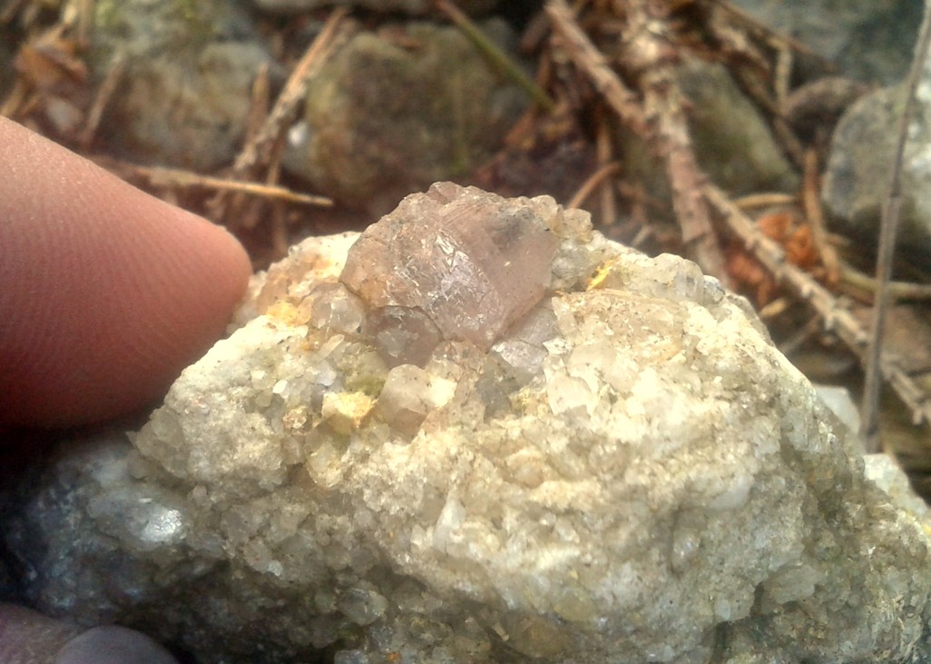 HEZKÝ HNĚDÝ TOPAZ