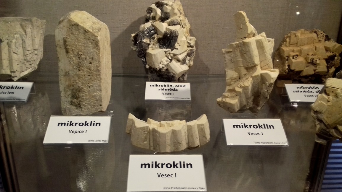 NÁDHERNÉ UKÁZKY MIKROKLINU
