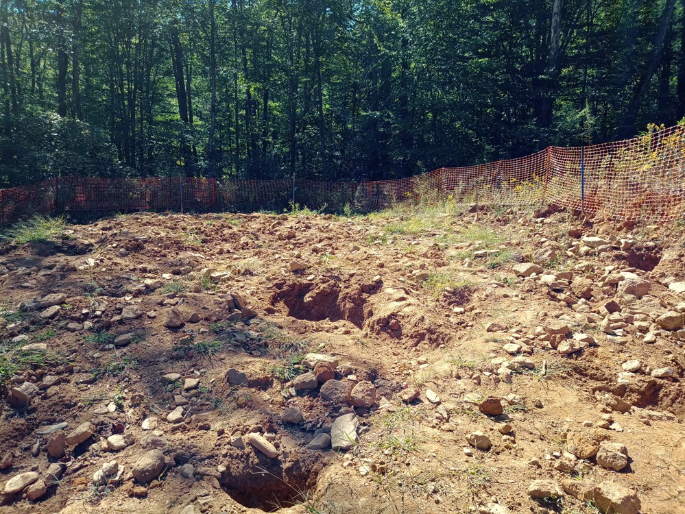 NALEZIŠTĚ RUBÍNŮ, SAFÍRŮ A DALŠÍCH MINERÁLŮ