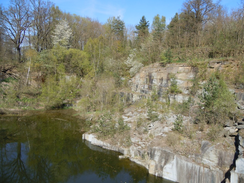 POHLED NA LOM OD JIHOZÁPADU